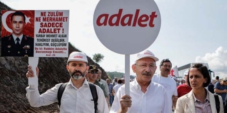 Yarbay Alkan da Adalet Yürüyüşünde