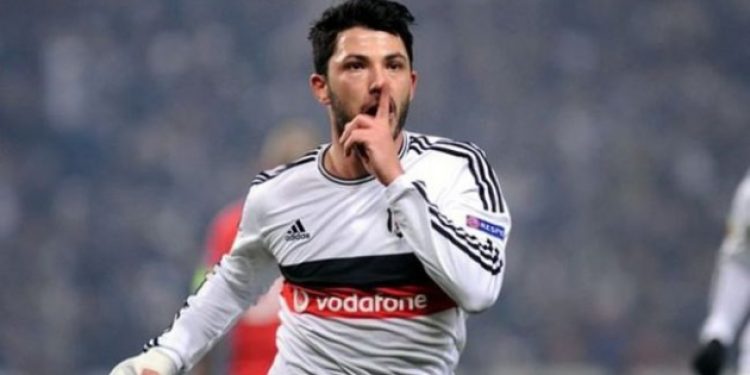 Beşiktaş 4 yıllık imzayı attırdı