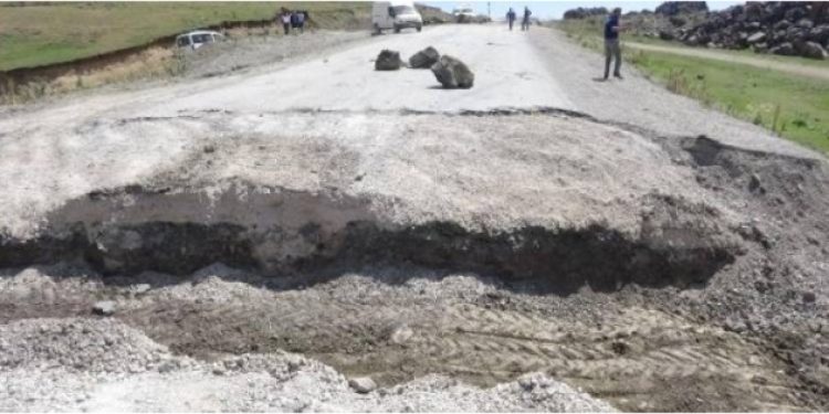 Devlet hendek kazdı!