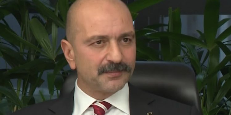 Akın İpek: Bu dönem aç kalma korkusuyla herkese havlayan sokak köpeklerinin dönemi