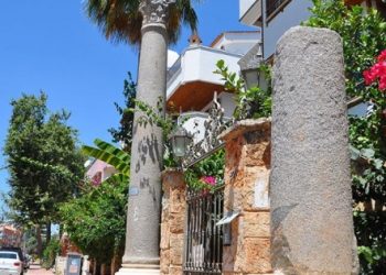 Roma sütununu apartman süsü yapmışlar!