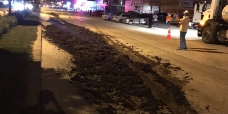 Adalet Yürüyüşü’nde kamp kurulan yere hayvan gübresi döküldü!