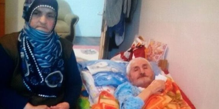 Felçli babanın iki oğlunu tutukladılar