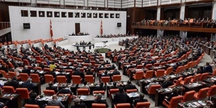 AKP Meclis’i 15 Temmuz’da bitirecek