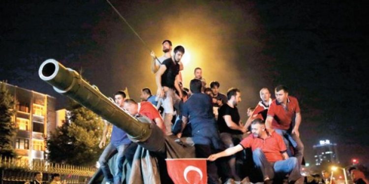 “Bastırılmış darbenin senaryosu için halk sokağa dökülmesi gerekiyordu!”