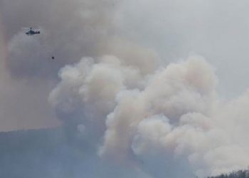 İzmir’de yangına müdahale etmek için havalanan helikopter düştü!