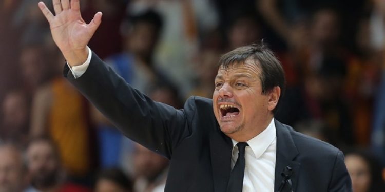 Ergin Ataman, Galatasaray yönetimini topa tuttu