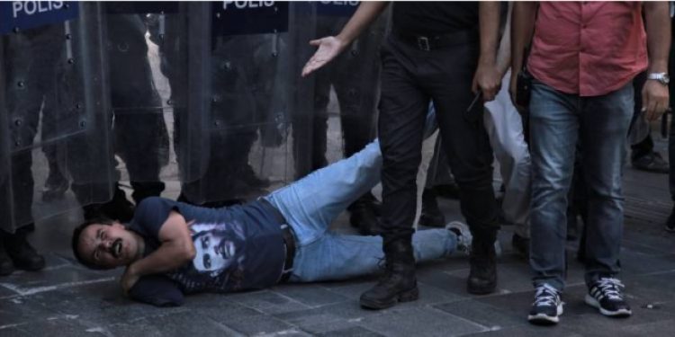 Veli Saçılık’ın omzu böyle kırılmış