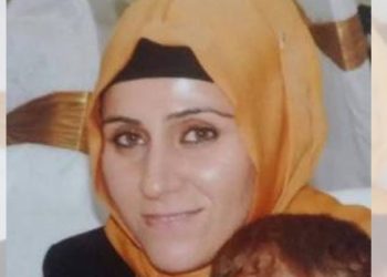 Doğum sancıları başlayan kadını saatlerce ayakta beklettiler