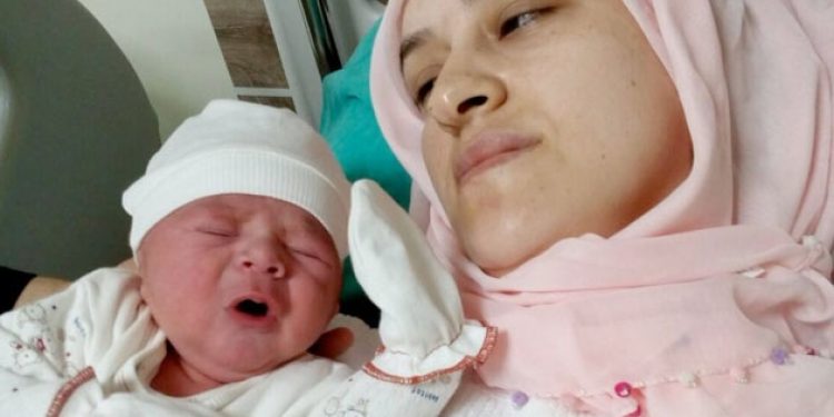 Sabah 10’da doğum yapan annenin kapısında polis bekliyor!