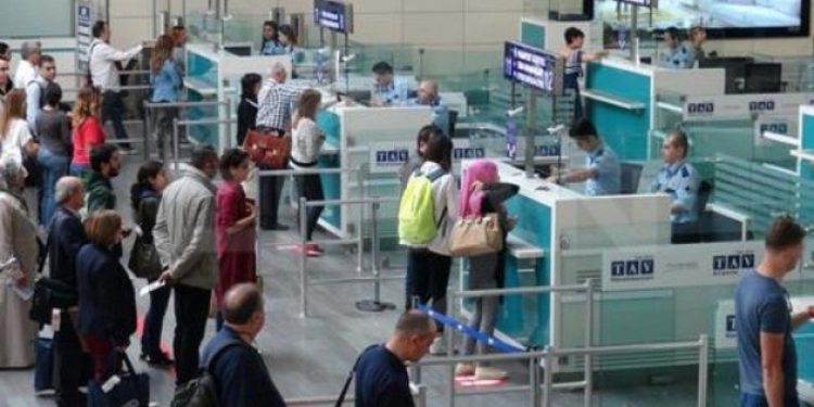 Atatürk Havalimanı’nda 5 bin pasaporta el konuldu!