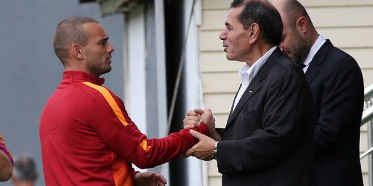 Wesley Sneijder Dursun Özbek’i çileden çıkardı!