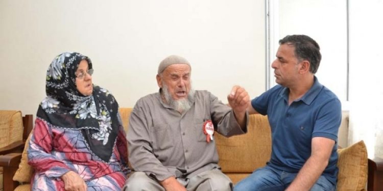 Veysel Amcanın sessiz protestosuna keyfi gözaltı!