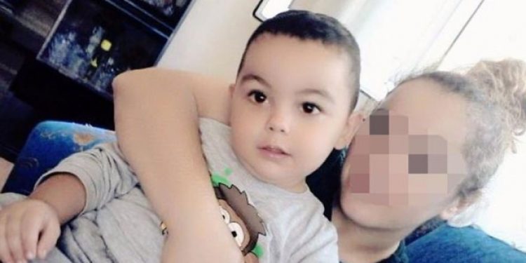 3 yaşındaki oğlunu şarj kablosuyla boğdu