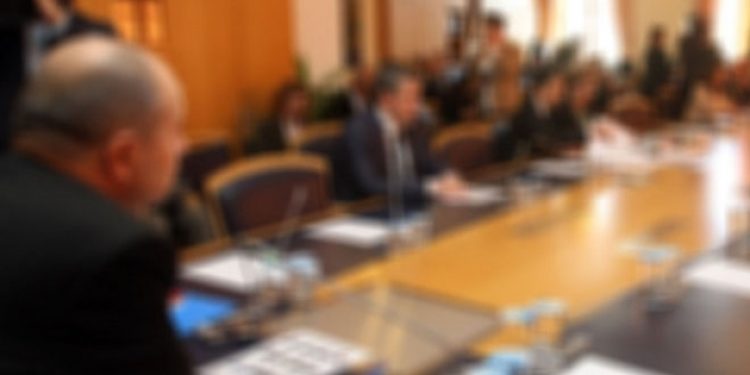 Hak aramaya OHAL komisyonu barikatı