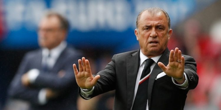 Fatih Terim ve damatları Alaçatı’da ‘mekan bastı’