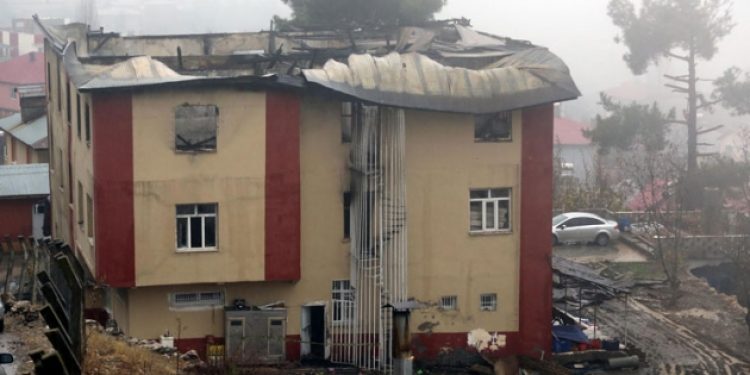 “Bulaşık yıkarken hep elektrik çarpıyordu!”