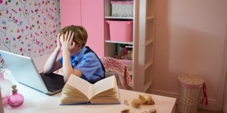 ​Sosyal ağlar gençleri kötü etkiliyor