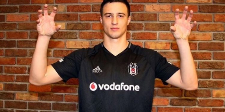 Mitrovic’e şaka gibi teklif