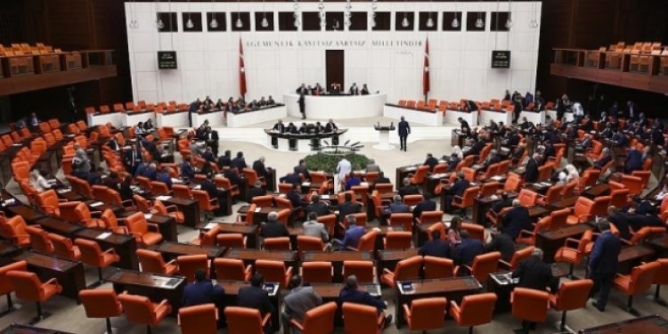 TBMM iç tüzük değişiklik teklifi komisyonda kabul edildi