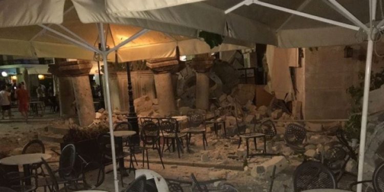 Ege Denizi’ndeki deprem Yunanistan’da 2 can aldı!