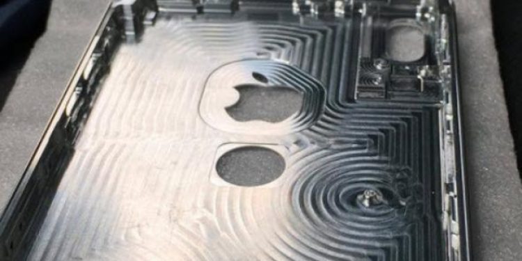 ​iPhone’ların parmak izi sensörü arkaya geliyor!