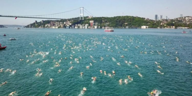 Boğaz’dan 2 bin 200 yüzücü geçti