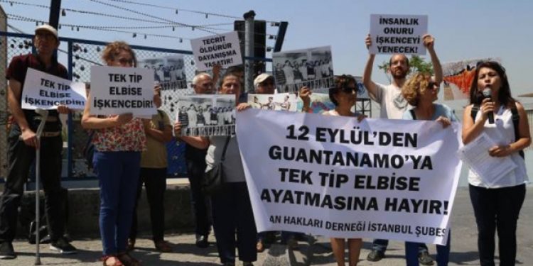 ‘Tek tip elbise işkencedir’