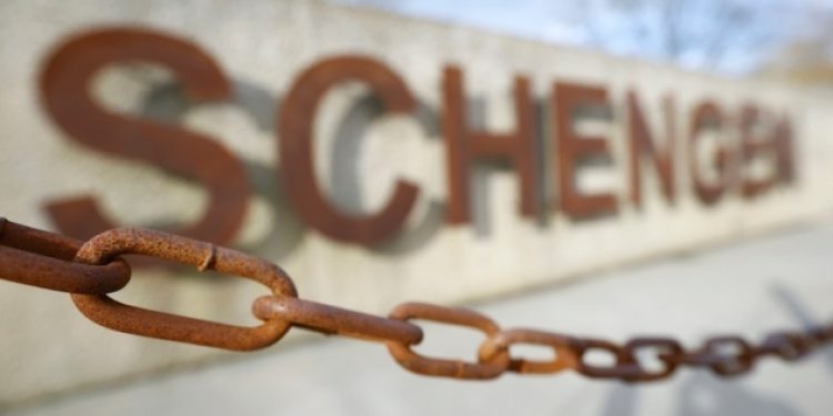 AB’ye vizesiz seyahat görüşmeleri askıya alındı