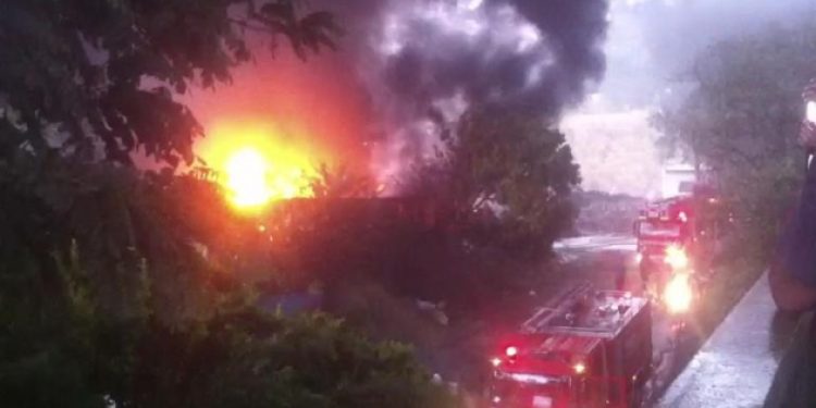 ​İstanbul Eyüp’te yıldırım düştü: Yangın çıktı