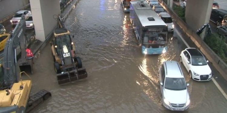 Yağmur İstanbul’u terk etti