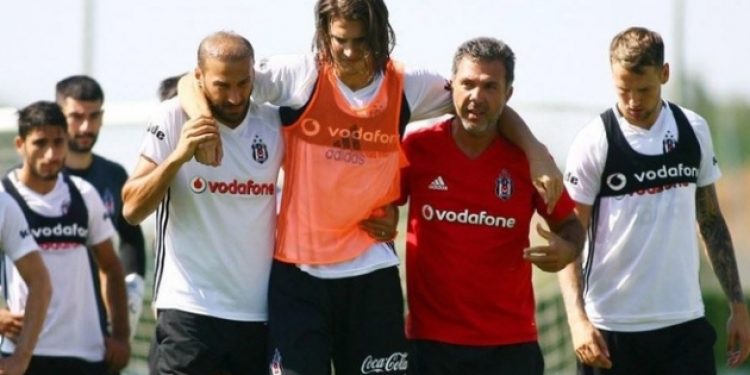 Beşiktaş’a kötü haber. Çapraz bağları koptu!