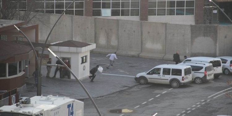 Avukatın “canlı bomba”ya rahmet dilediği IŞİD davasında mahkeme 39 sanığı tahliye etti
