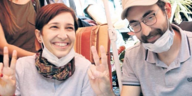 Gülmen ve Özakça zorla hastaneye götürüldü