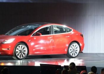 Tesla 3 için 500 bin ön sipariş