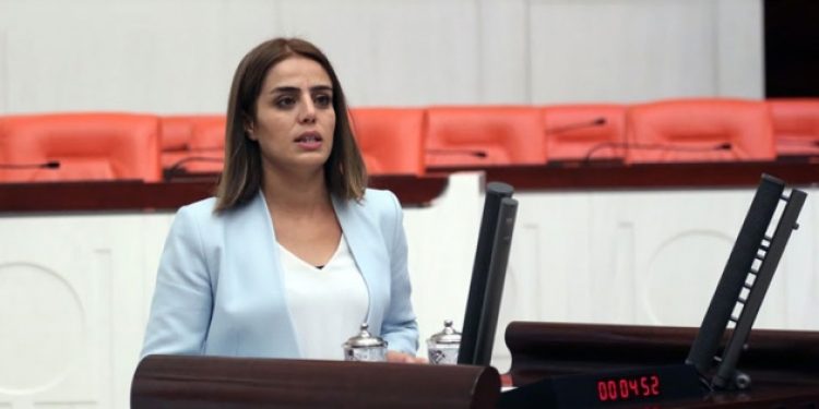 HDP’li vekil Ayşe Acar Başaran gözaltına alındı