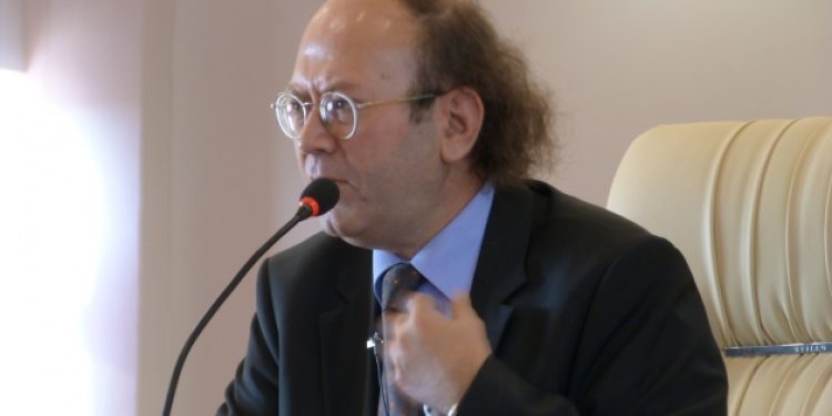 ’Uzun’un proje olduğunu, kitap okumaz moloz olduğunu Kayseri’de az dinlemedik senden’