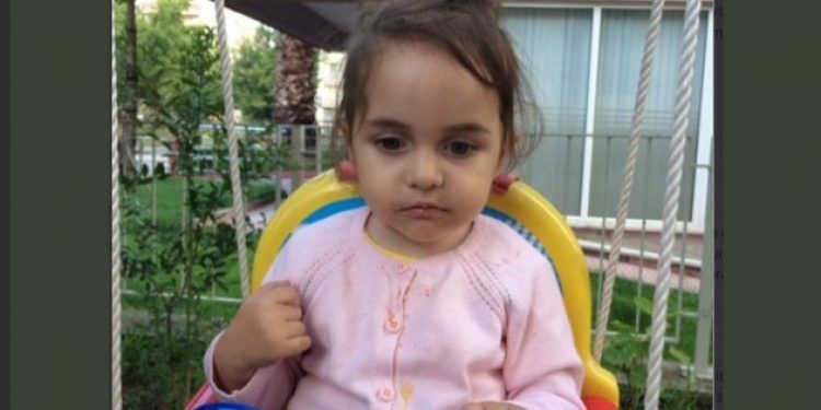 22 aylık bebek şikayet üzerine annesiyle tutuklandı!