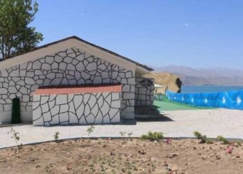 Kayyım, Ermeni mezarlığı üzerine tuvalet yaptı