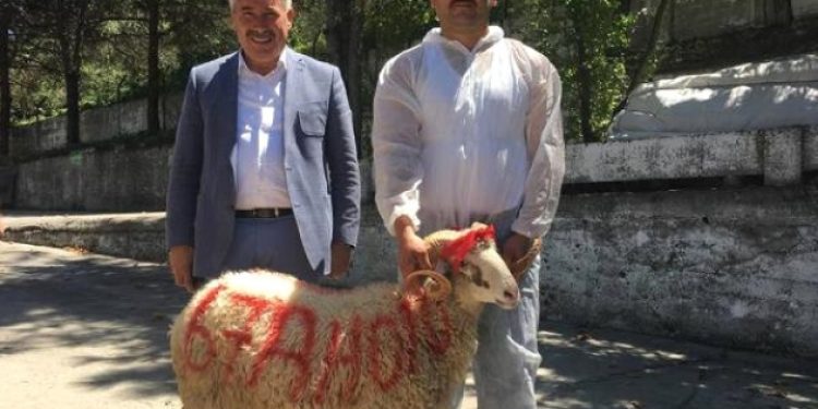 AKP’li başkan gelir gelmez makam arabasını değiştirdi!