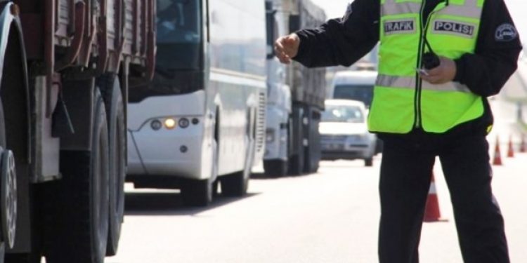 Rüşvetten gözaltına alınanlarda 79’u polis 148 kişi serbest bırakıldı