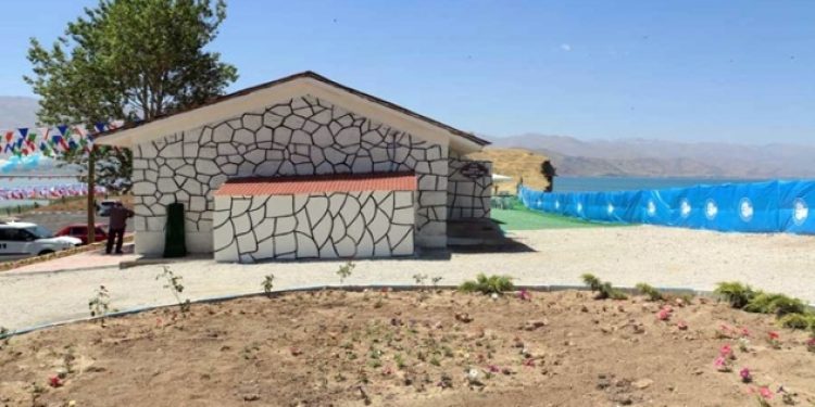 Kayyım Ermeni mezarlığına tuvalet yaptı!