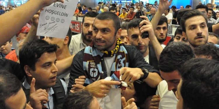 Trabzonspor’a dönen Burak Yılmaz İstanbul’a geldi