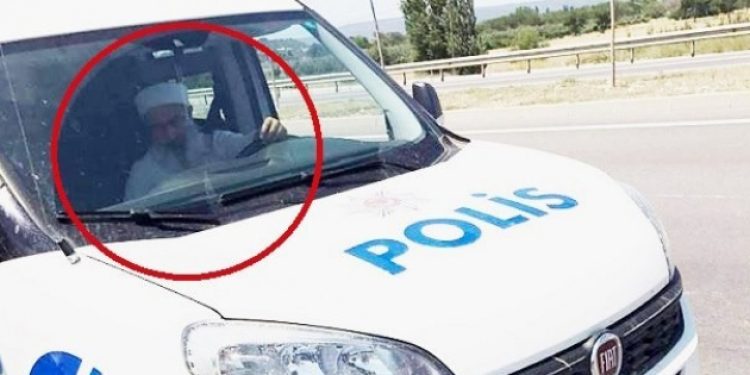 ​Poliste sarık dönemi; Sarıkla görev yapan polis, gelen şikayetler üzerine görevden alındı