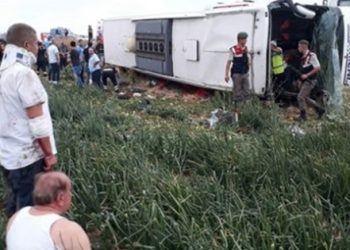 ​Amasya Merzifon’da yolcu otobüsü devrildi: 40 kişi yaralandı!