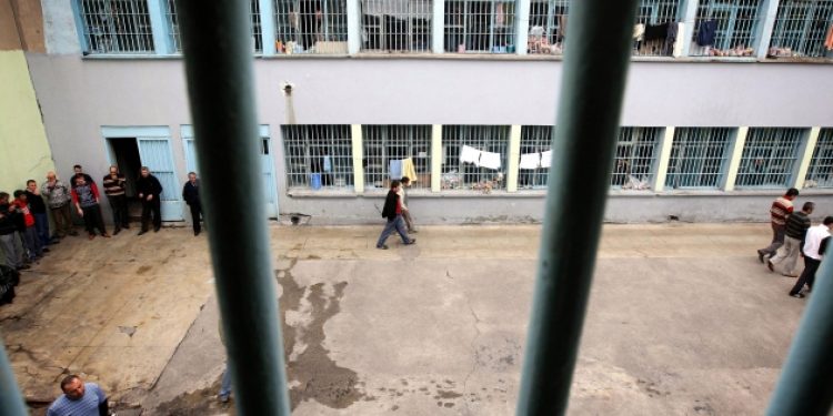 ​Antalya’da işkence: Tutuklulara su verilmediği için vücutlarında yaralar oluştu