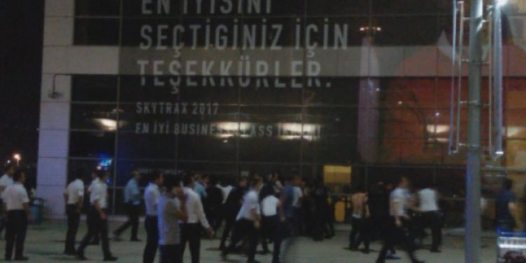 Sabiha Gökçen Havalimanı’ında yolcu kapma kavgası: 5 yaralı