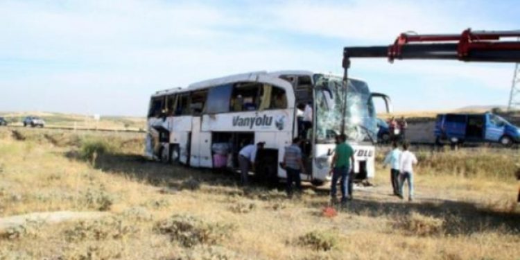 Kayseri’de yolcu otobüsü devrildi: Çok sayıda yaralı var