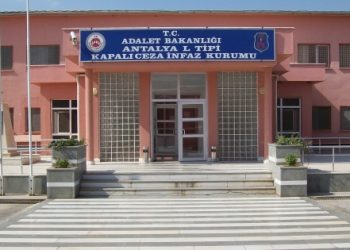 Cezaevlerindeki tutukluların vücutlarında yaralar oluşmaya başladı