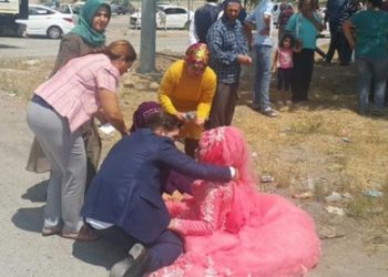 Düğün konvoyu kaza yaptı, ilk müdahale CHP’li vekillerden